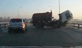 车祸视频合集,车祸瞬间，生死一线